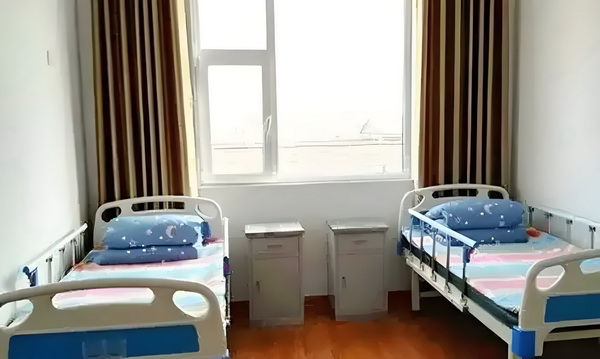 深圳招调工_偶遇何猷君穿两年前的增高鞋，奚梦瑶外八严重 奚重大家首厚社区阜外